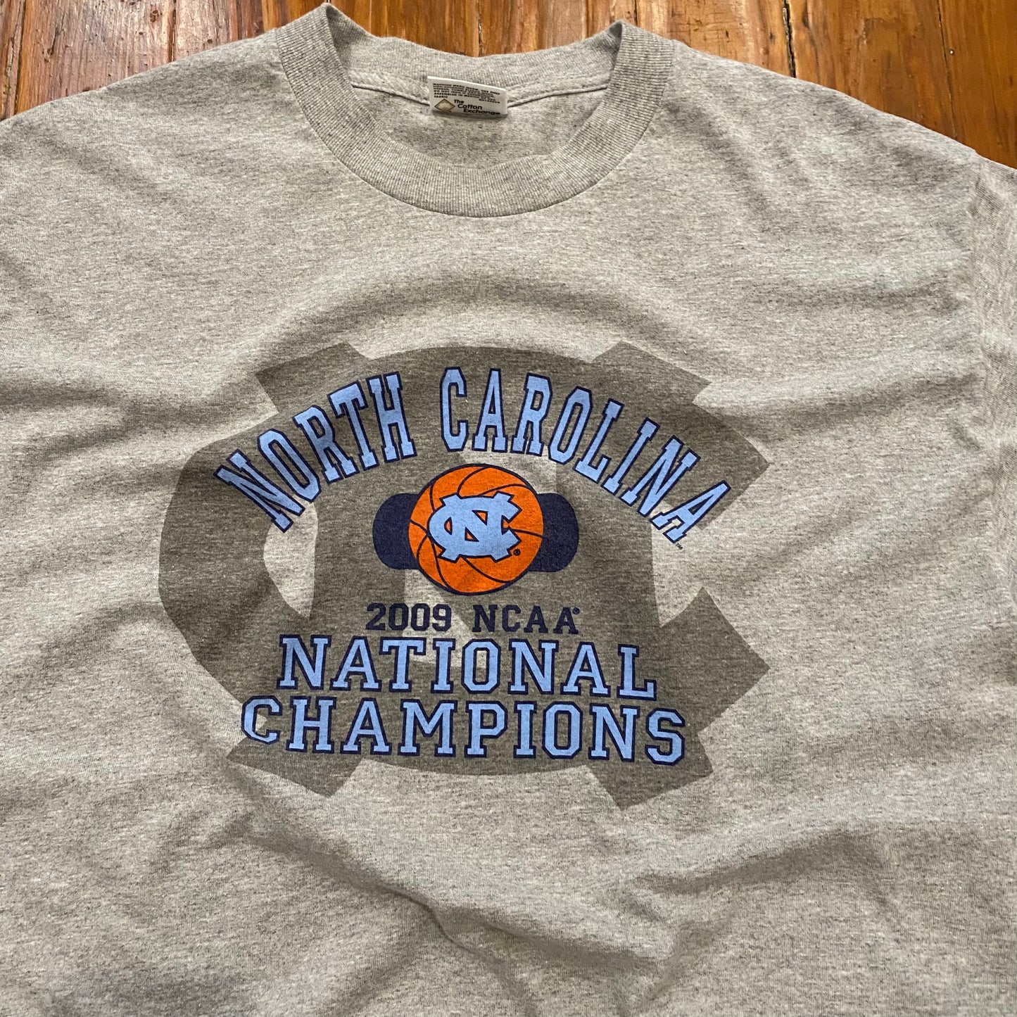 Vintage 2009 North Carolina Gray Basketball Tee - L