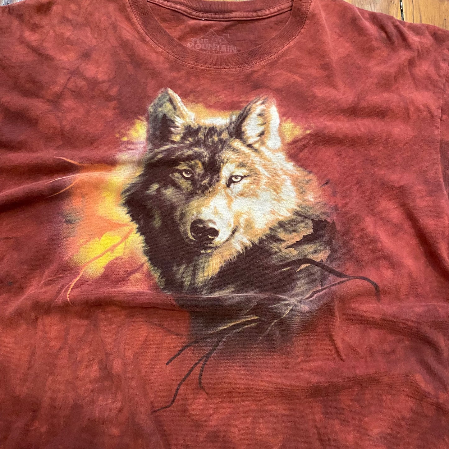 The Mountain Wolf Graphic Tee - L