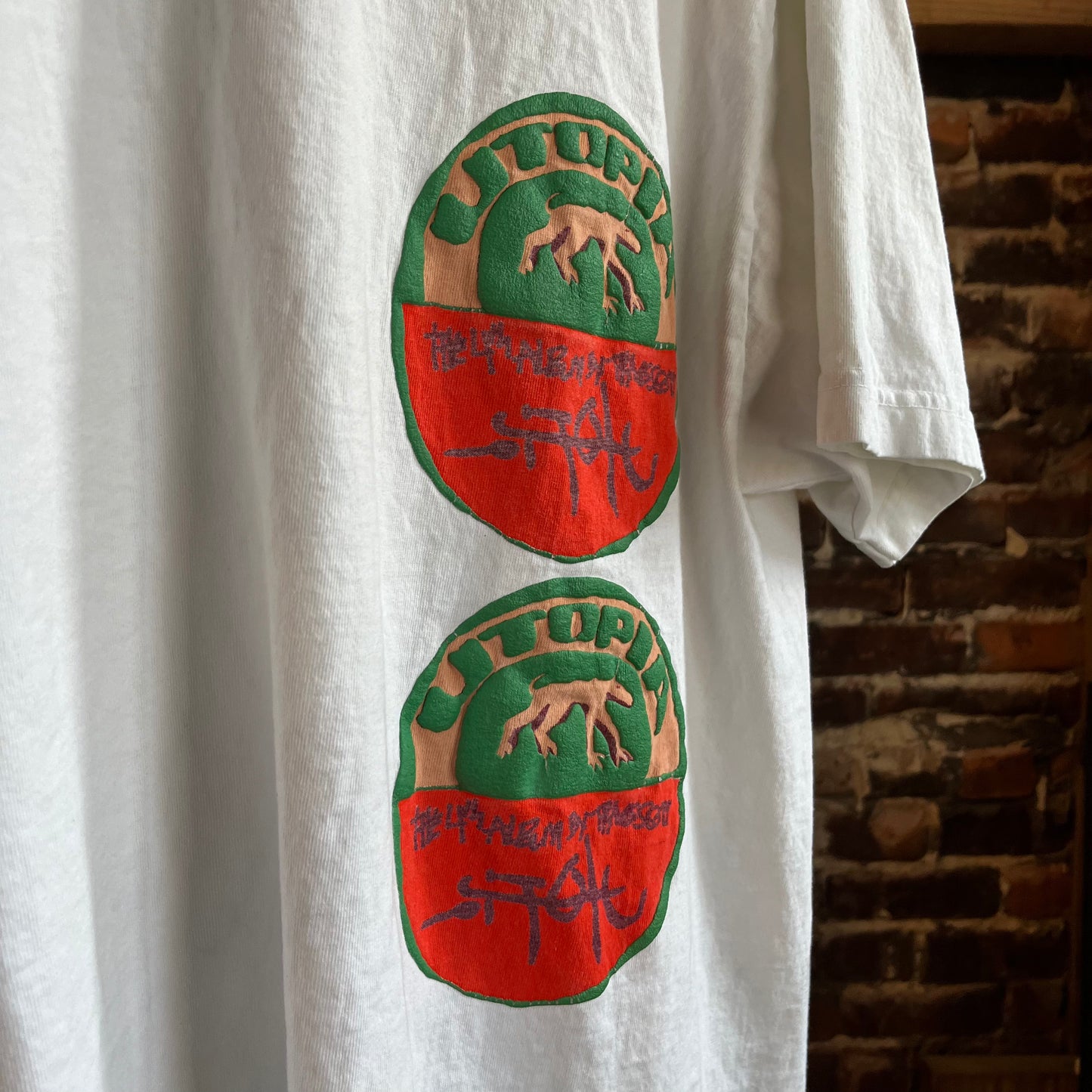 UTOPIA Airbrush Back Graphic Tee - L