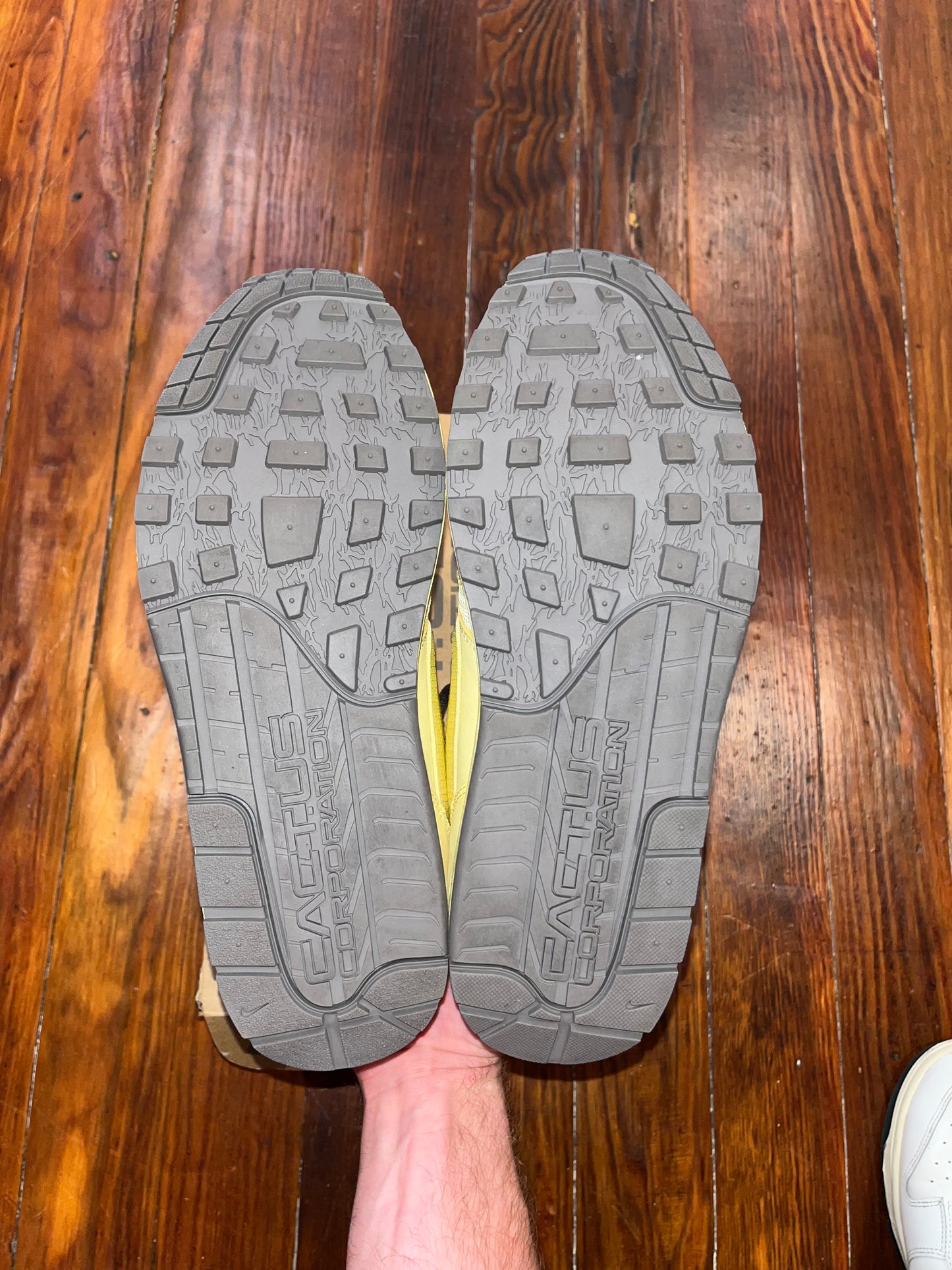 Nike Air Max 1 x Travis Scott Cactus Jack 'Saturn Gold' - SZ10M