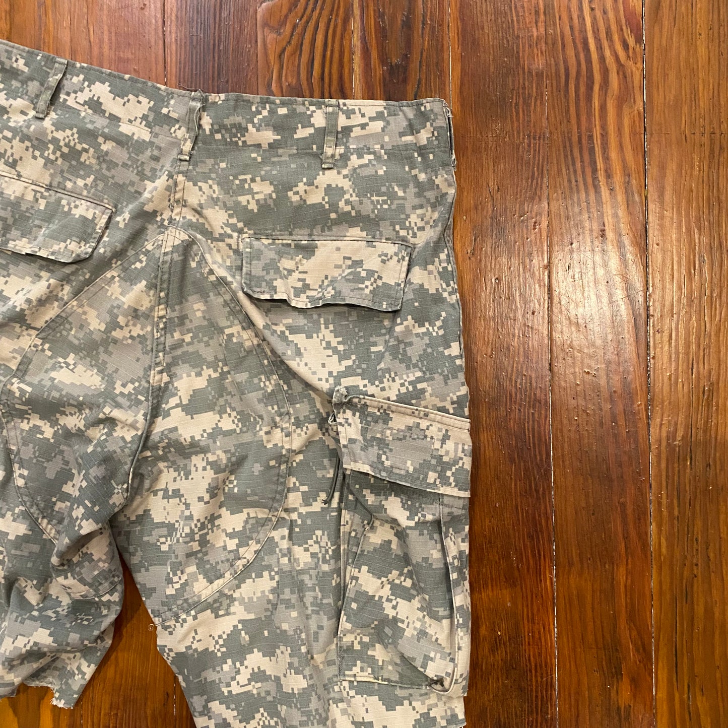 Camo Army Cargo Shorts- 32x11